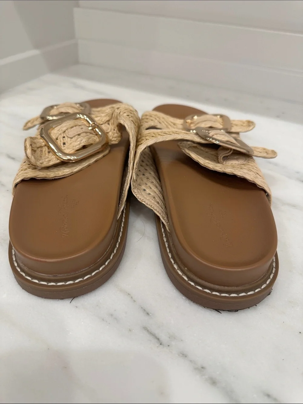 Universal Thread size 8 Woven Buckle Slide Sandals in Natural.  Like New
